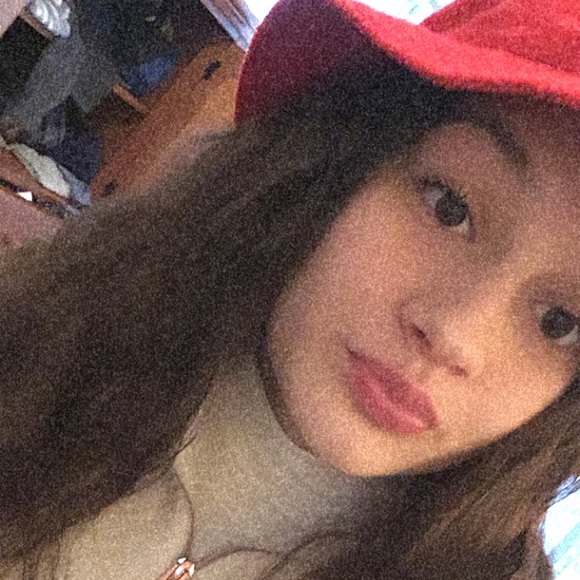 𝘸𝘪𝘯𝘵𝘦𝘳𝘣𝘦𝘳𝘳𝘺 𝘪𝘴 𝘳𝘦𝘴𝘢𝘭𝘦 - Picture 2 of 2